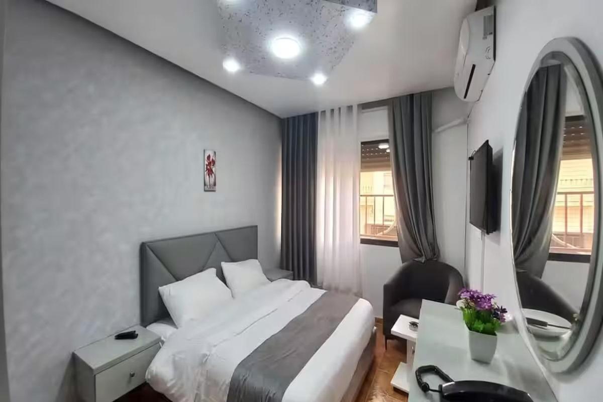 Al-Nujoom Hotel Suites Амман Экстерьер фото