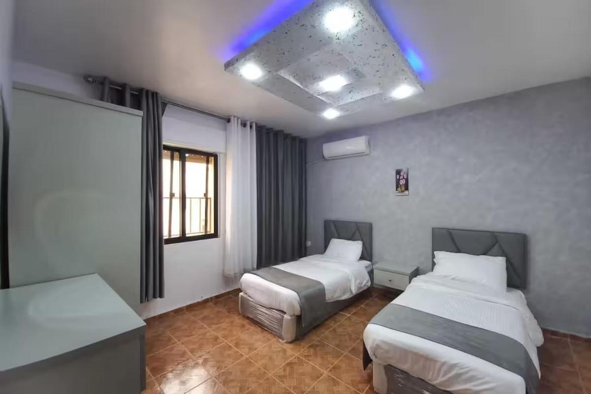 Al-Nujoom Hotel Suites Амман Экстерьер фото