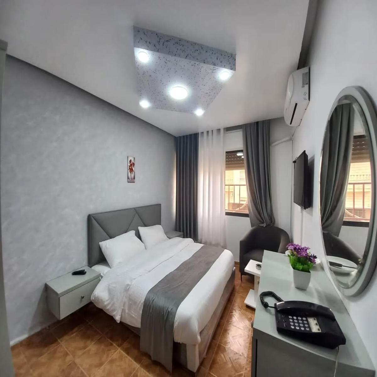 Al-Nujoom Hotel Suites Амман Экстерьер фото