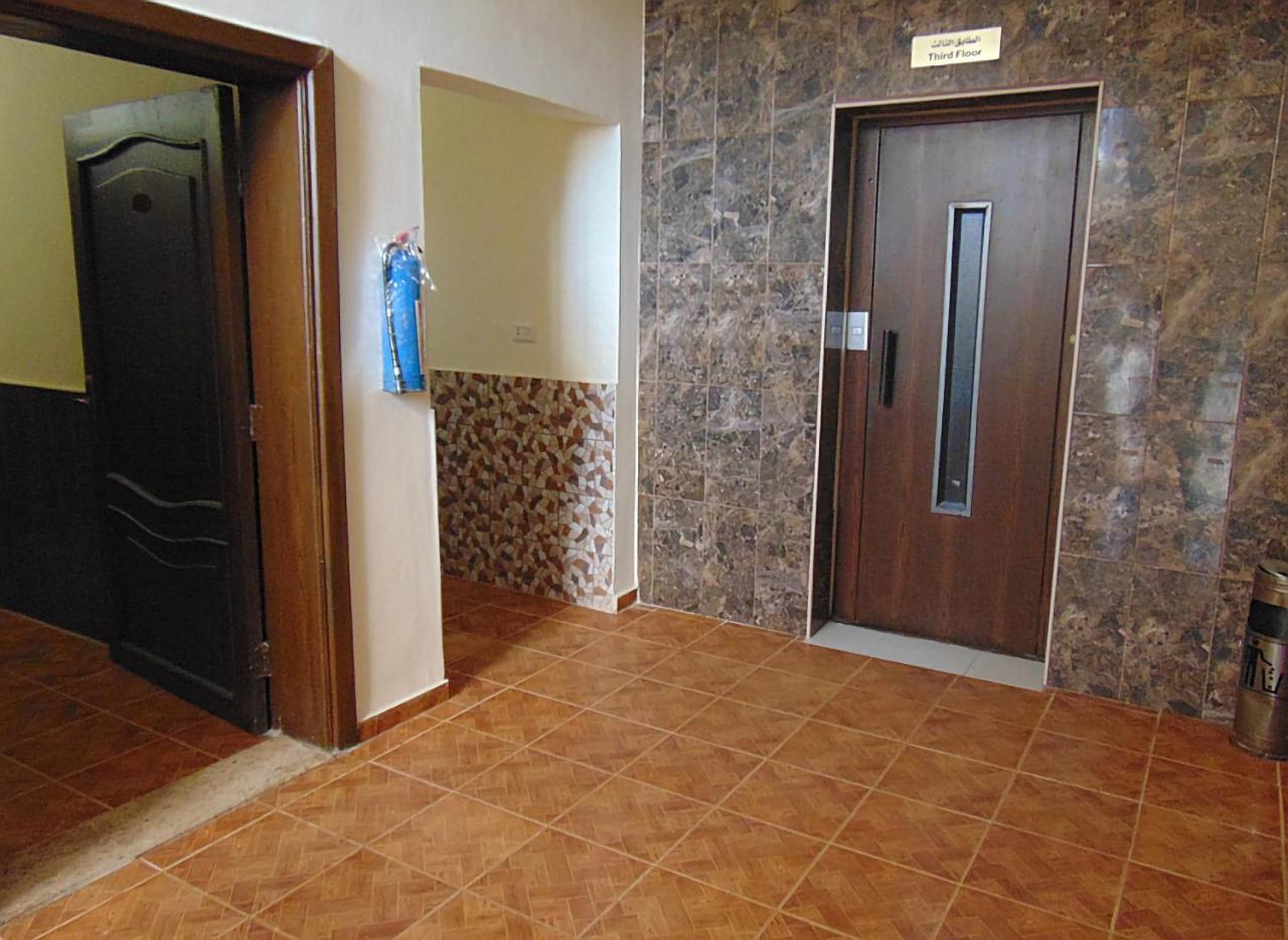 Al-Nujoom Hotel Suites Амман Экстерьер фото